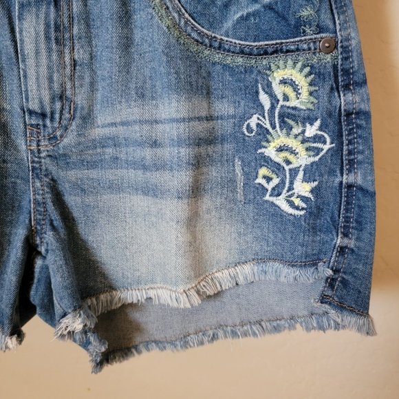 Harper Frayed Step Hem Embroidered Cutoff Denim Jean Shorts - Picture 6 of 16
